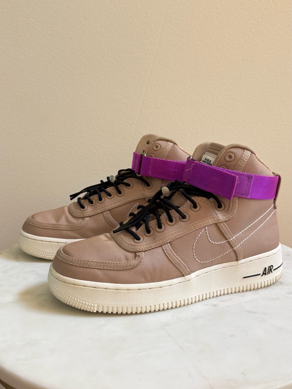 Nike Air Force 1 High ‘07 LV8. Hemp/Fuchsia Dream – Women’s